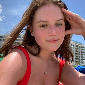 Meet your Posher, Alexandrya